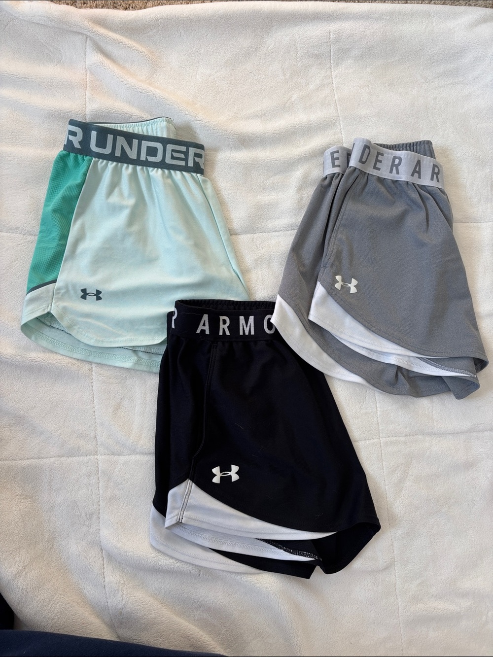 Women’s Under Armour Short Bundle (Size XS)